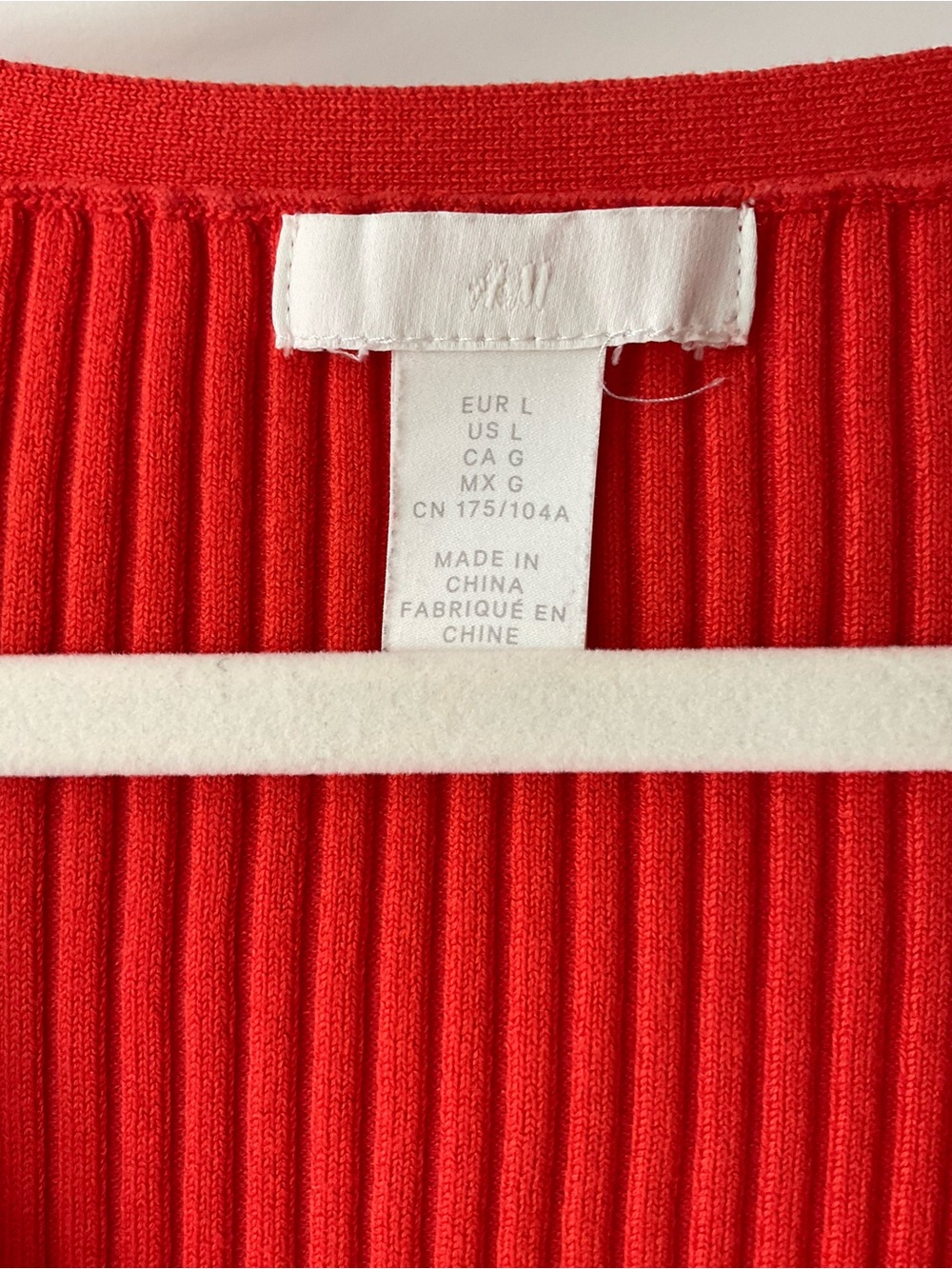 H&M Red Ribbed V-Neck Button-Front Cardigan - Picture 3 of 4